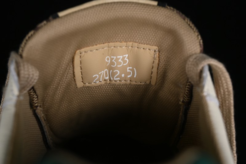 Gucci Chunky B Screener GG Casual Sneakers in Beige and Ebony GG Canvas with Leather Trim - 9Y9209666