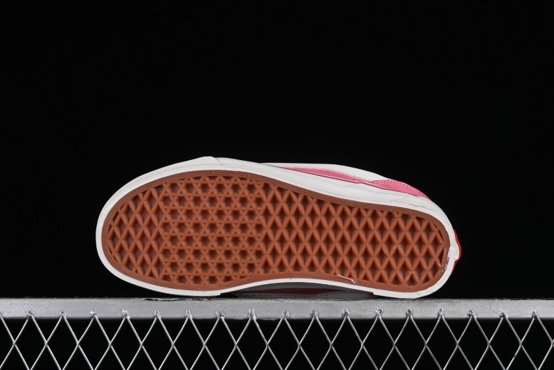 Vans Classics Knu Skool Retro Sneakers with Thick Tongue and Puffy Design - VN0009QCBJ1