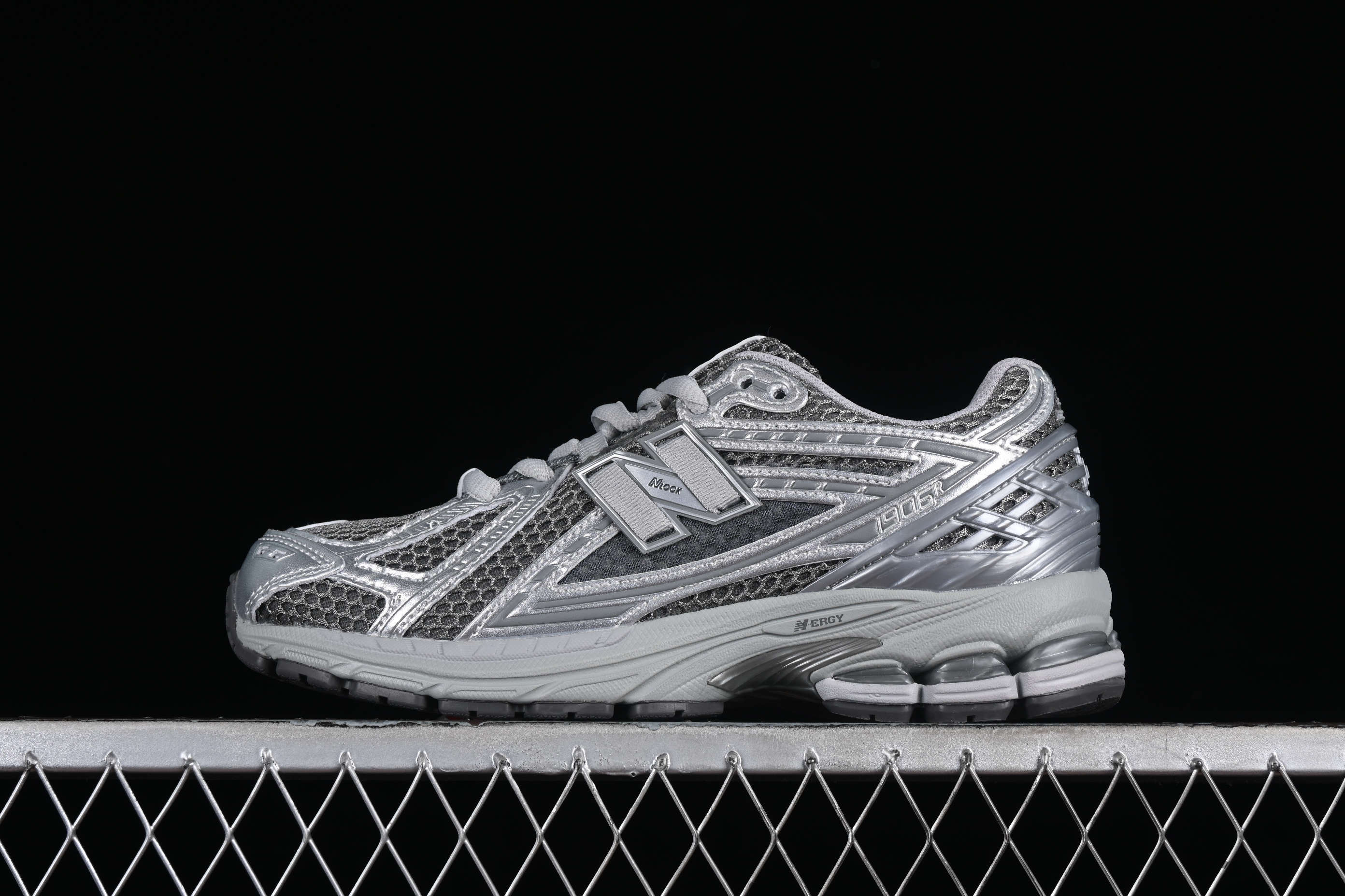 New Balance 1906 Series Retro Dad Style Casual Running Shoes - W1906REH