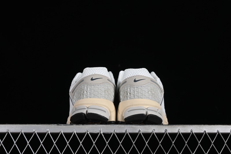 Nike Zoom Vomero 5 Retro Casual Running Shoes with EVA Lightweight Cushioning - HF0731-007