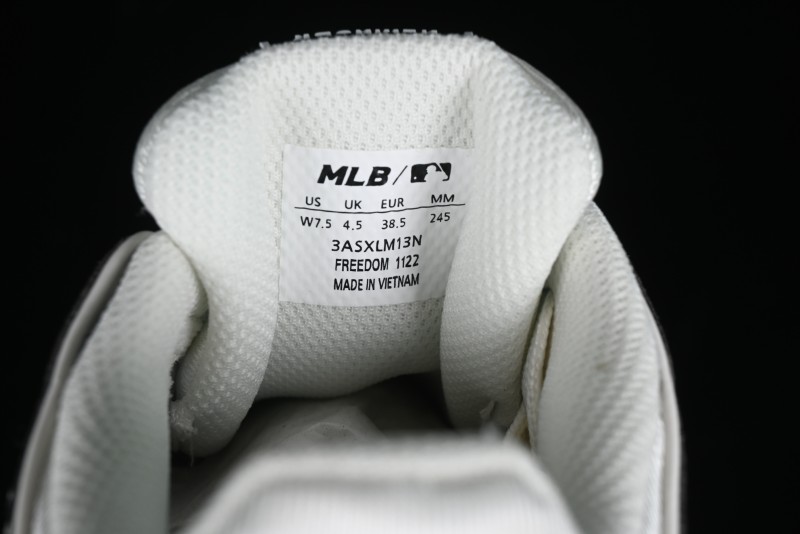 MLB Chunky Liner New York Yankees Hook & Loop Lightweight Platform Sneakers with 6cm Height Increase - 3ASXLM13N50BKS