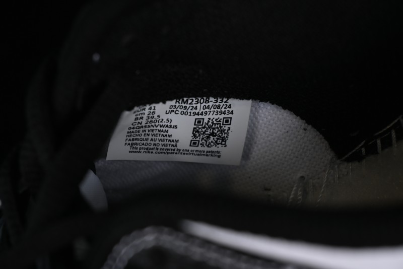 Nike Supreme x SB Dunk Low Panda Colorway Low-Top Casual Skate Shoes - RM2308-332