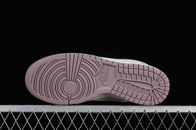 Nike Supreme SB Dunk Low Custom High-End Casual Skateboarding Shoes with Light Pink Colorway - RM2308-331