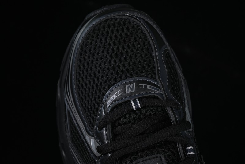 New Balance 740 Black and Silver Retro Running Sneakers for Men