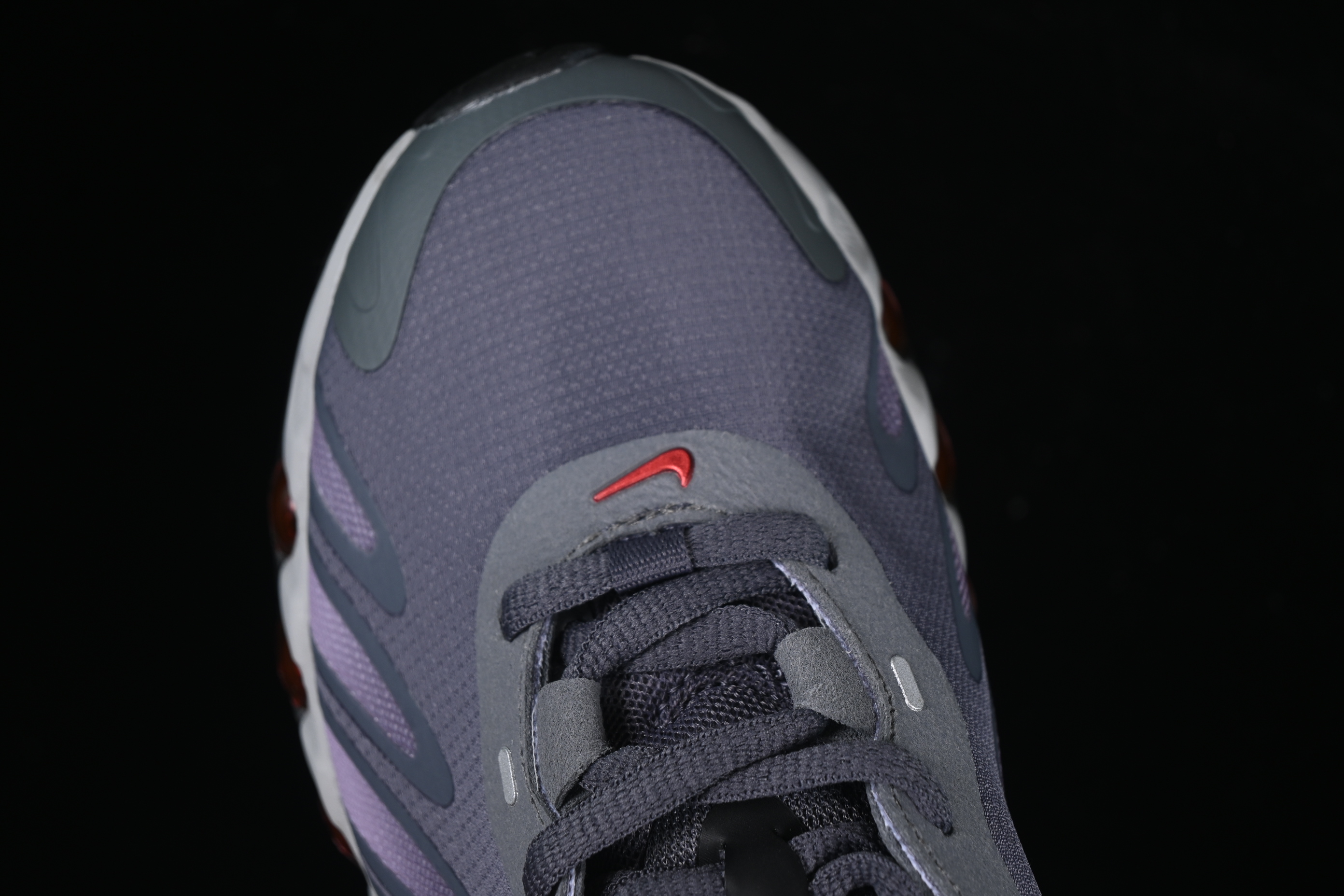 Nike Air Max Dn8 Running Shoes with Dynamic Air Cushion Technology - FQ7860-035