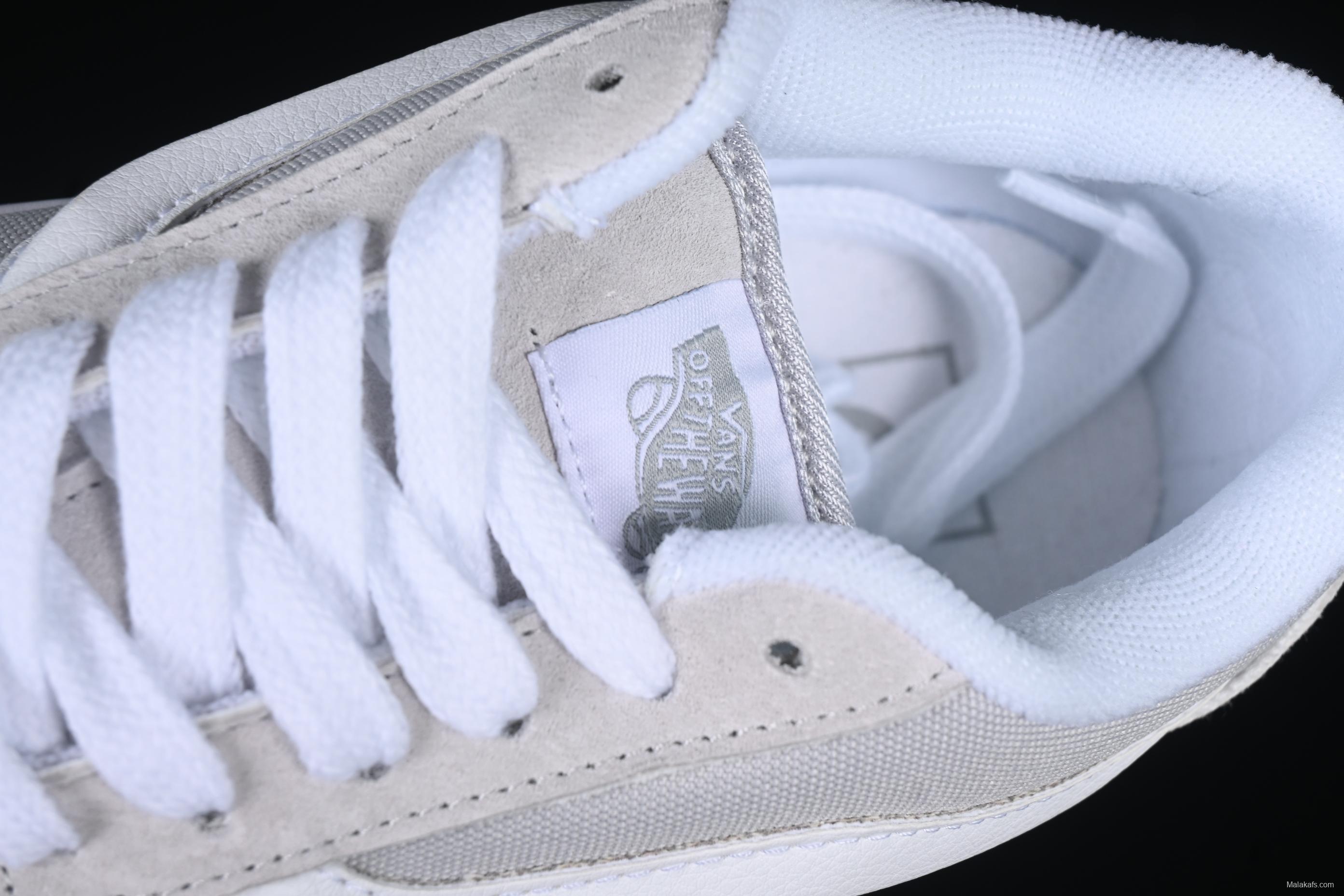 Vans Knu Skool Low-Top Retro Chunky Sneakers with Oversized Logo - VN000CRPBWD