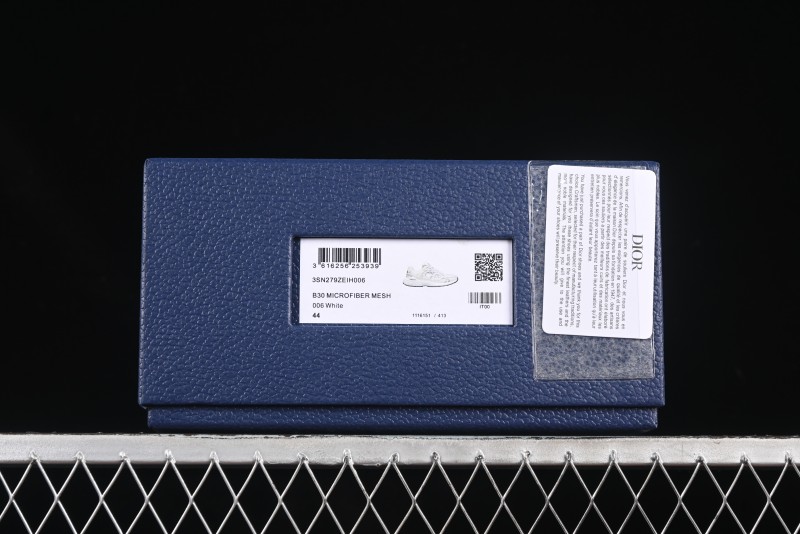 Dior B30 Sneakers with CD Logo Detail - AJE5