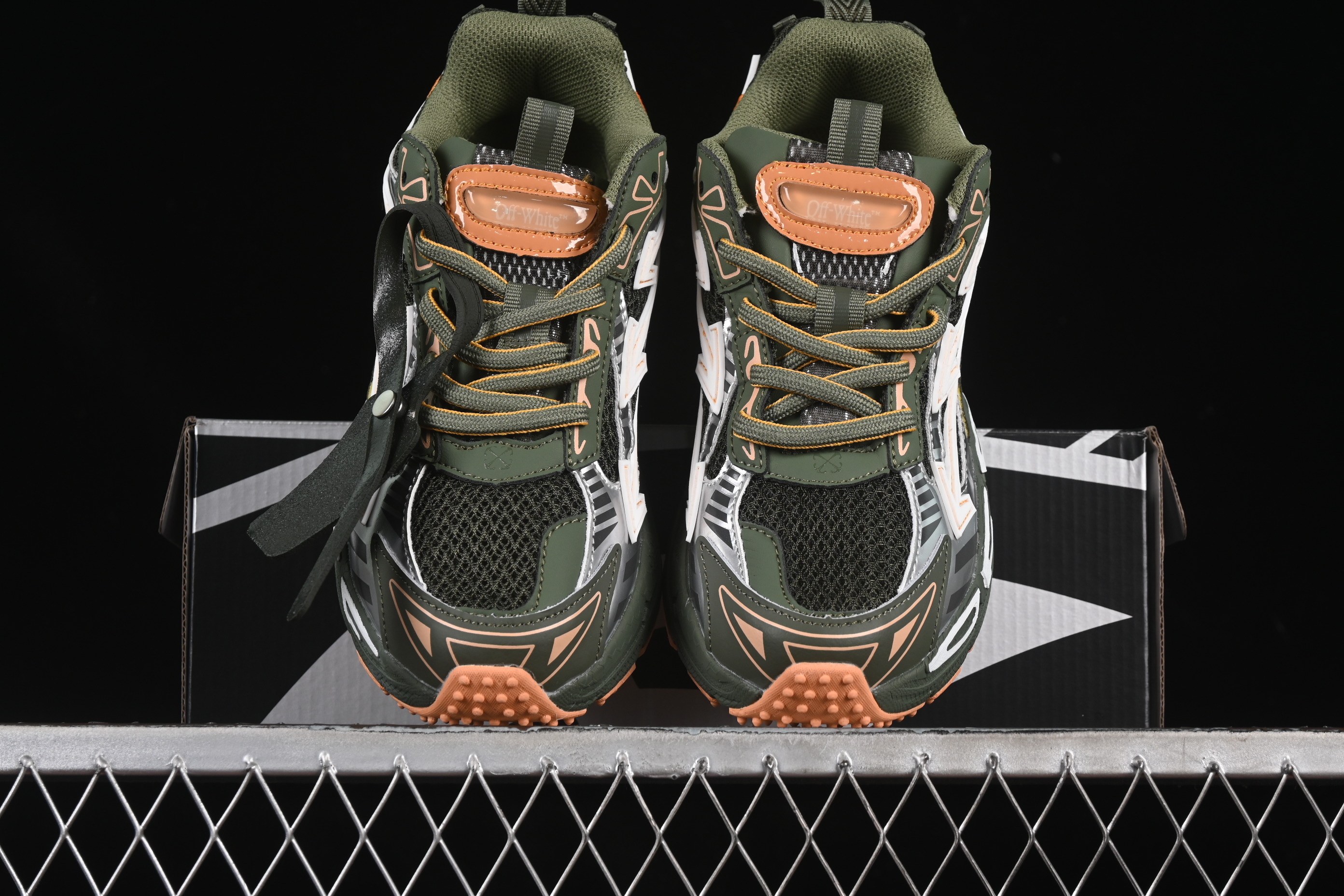 Off-White Be Right Low-Top Lifestyle Sneakers in White Green Orange - C.D4