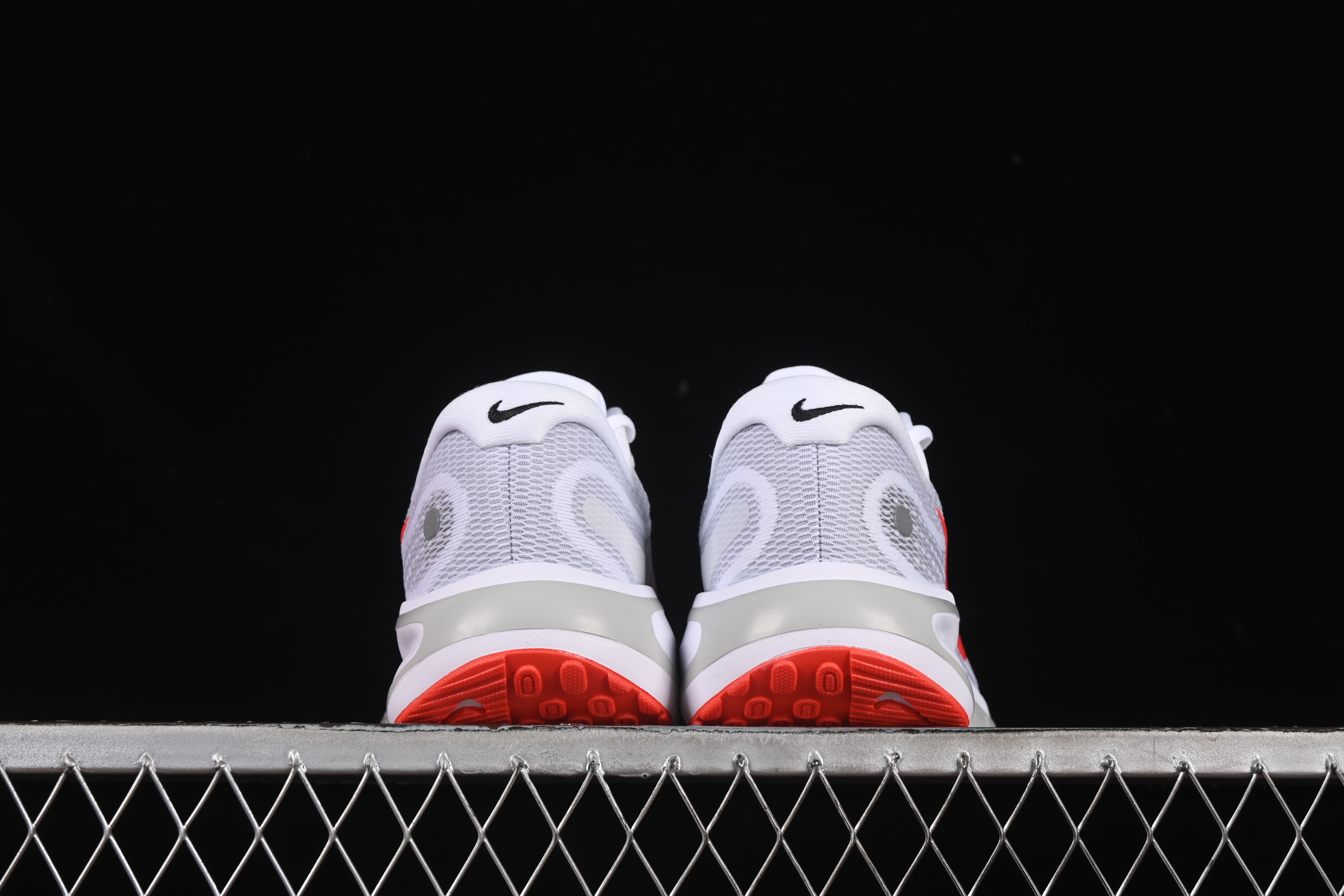Nike Journey Run Low-Top Casual Running Shoes with Cushioning Anti-Slip and Wear-Resistant Design - FN0228-106