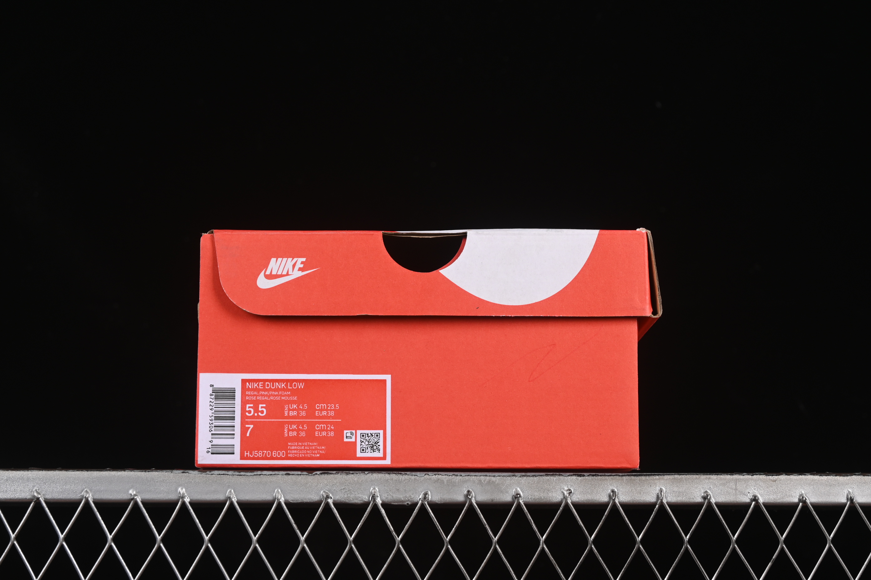 Nike SB Dunk Low Regal Pink Low-Top Casual Skate Shoes with Lace Floral Pattern - HJ5870-600