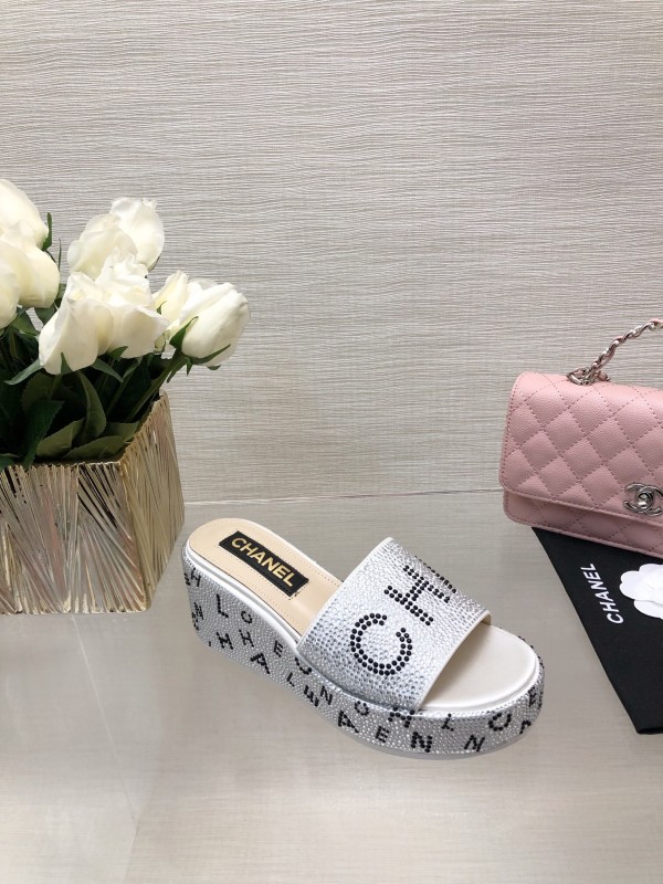 2025 Slippers Chanel White Silk Platform Crystal LY00320