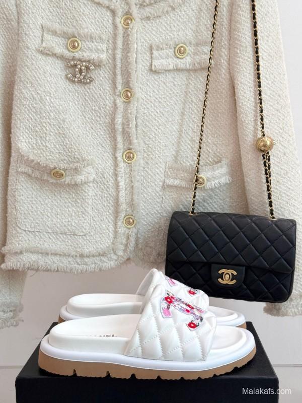 2025 Slippers Chanel White Leather Women Slippers KFY00260