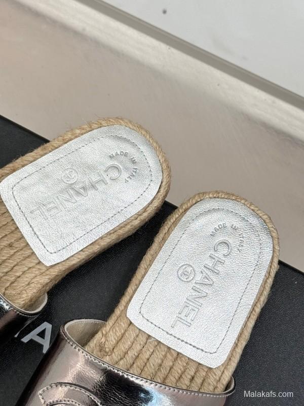 2025 Slippers Chanel Metallic Leather Slippers