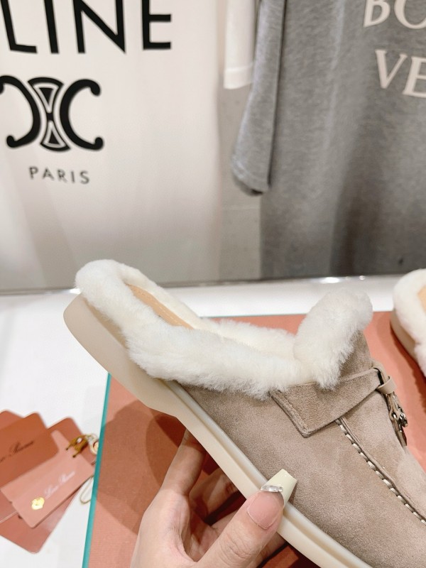 2024 Slippers LP Beige Suede Shearling