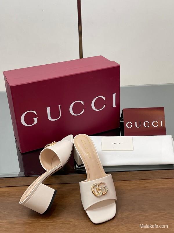 2025 Women Gucci Beige Leather Block Heel Sandals GG Crystal Buckle LY00280