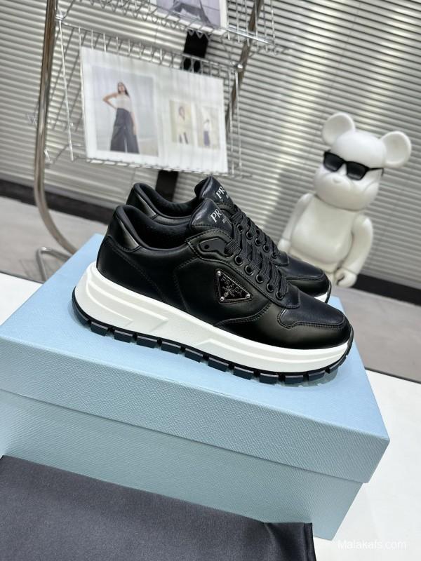 2025 Unisex Prada Black Leather Sneakers KFY00310