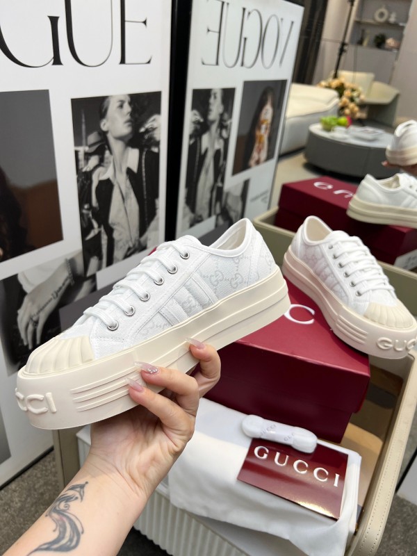 2025 Women Gucci White Canvas Sneakers LY00360