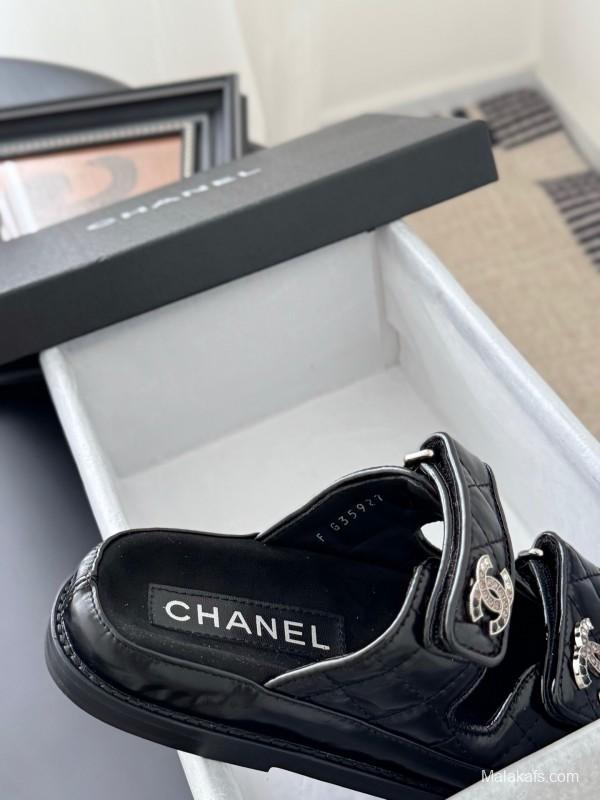 2025 Women Chanel Black Patent Leather Slippers LY00310