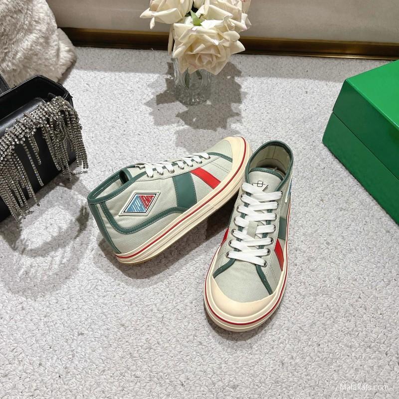 2025 Unisex Bottega Veneta Green Red Canvas Leather Sneakers Hand Painted LY00