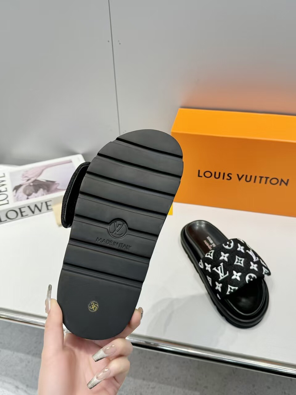 2025 Slippers Louis Vuitton Black Fabric Slippers