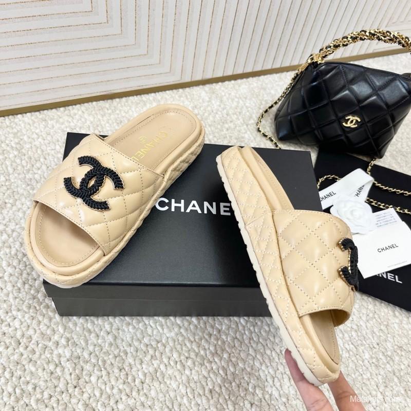2025 Slippers Chanel Beige Leather Slippers CC Logo