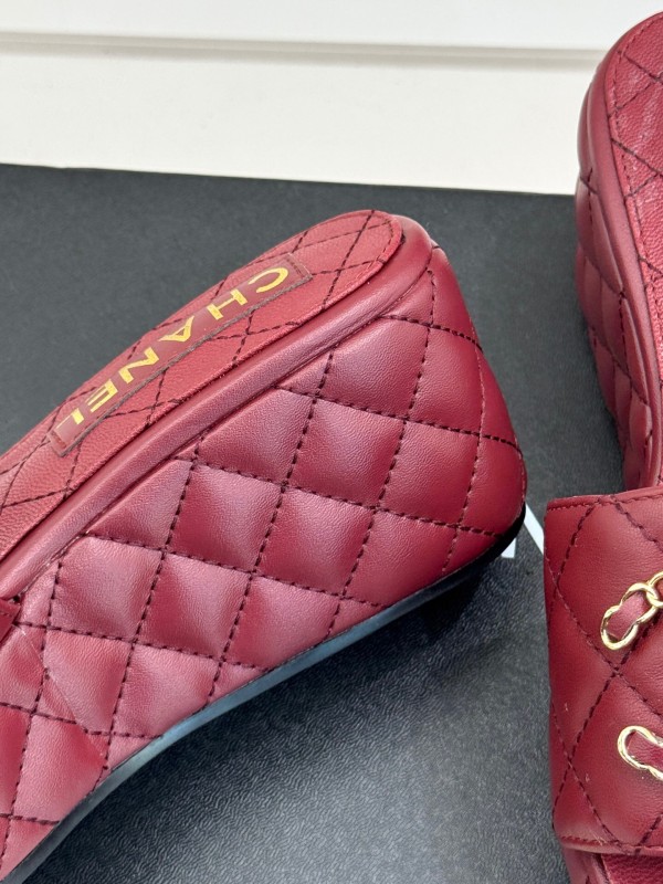 2025 Women Chanel Burgundy Leather Slippers Quilted Double C