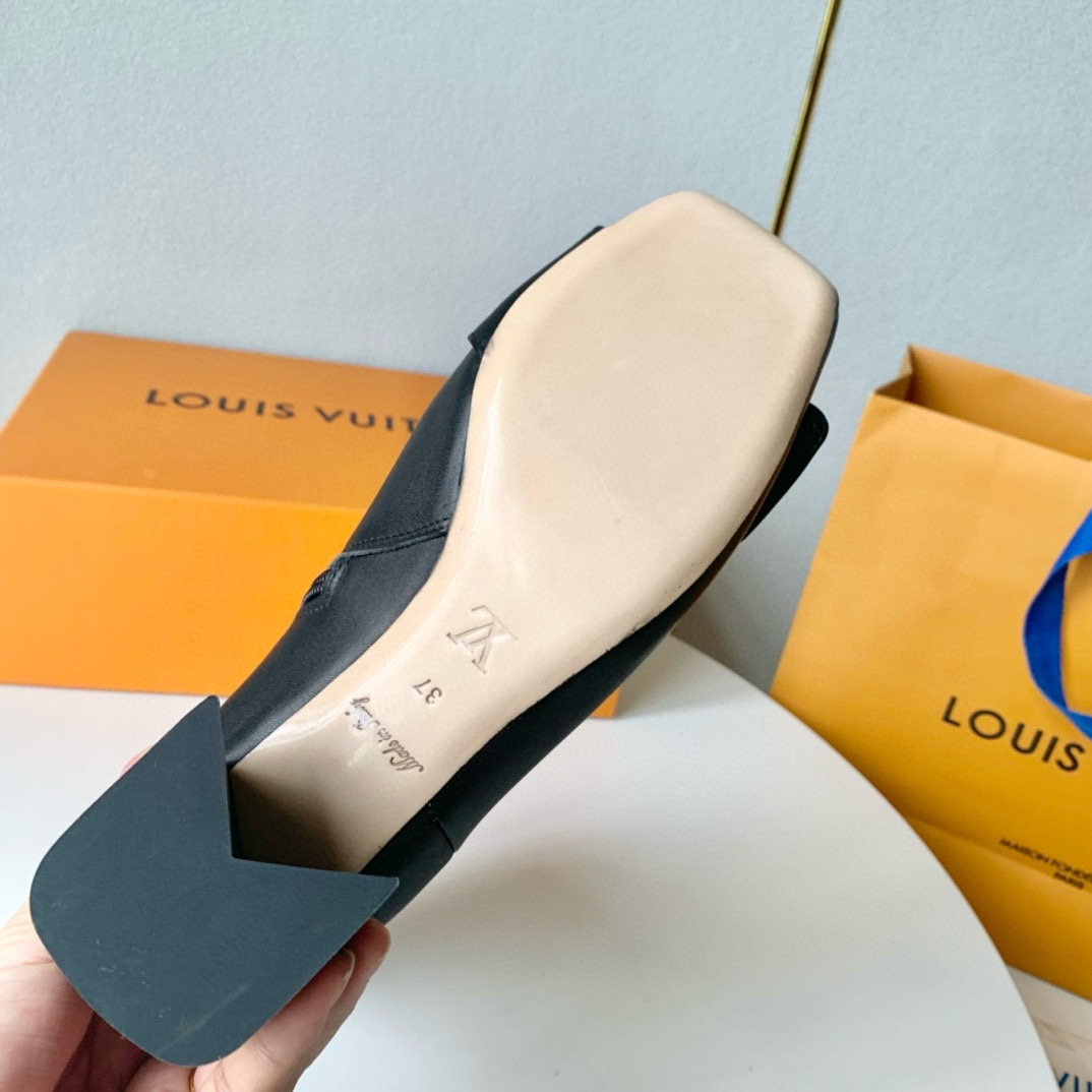 2024 Women Louis Vuitton Black Leather Ankle Boots Block Heel MJ00420