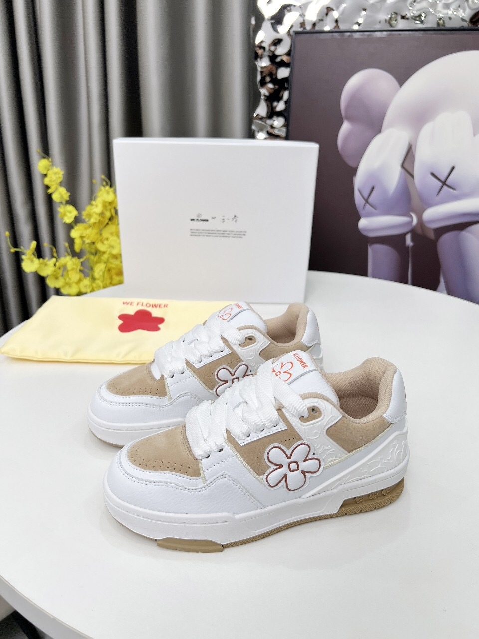 2025 Unisex WEFLOWER White Beige Leather Sneakers LY00280