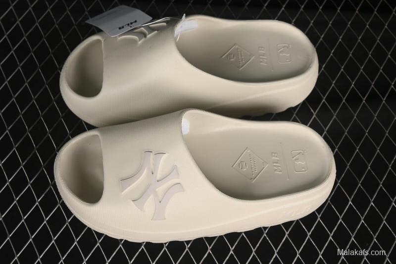 New York Yankees MLB Skipper Slide Summer Casual Sandals - 3ALPS015350IVS