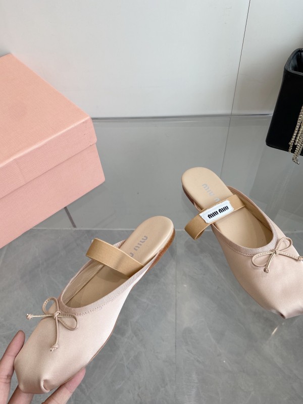 2025 Women Miu Miu Beige Satin Slippers KFY00280
