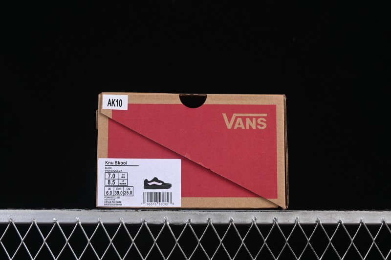 Vans Knu Skool Low-Top Suede Skate Shoes - VN0009QCBMA