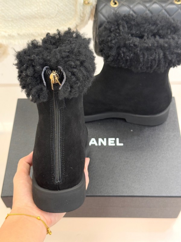 Chanel 25K Series Two-Tone CC Fur Snow Boots - KFY00300