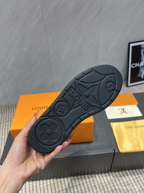 Louis Vuitton Fall/Winter 2025 Snow Boots with Round Toe and Thick Sole - KFY00310