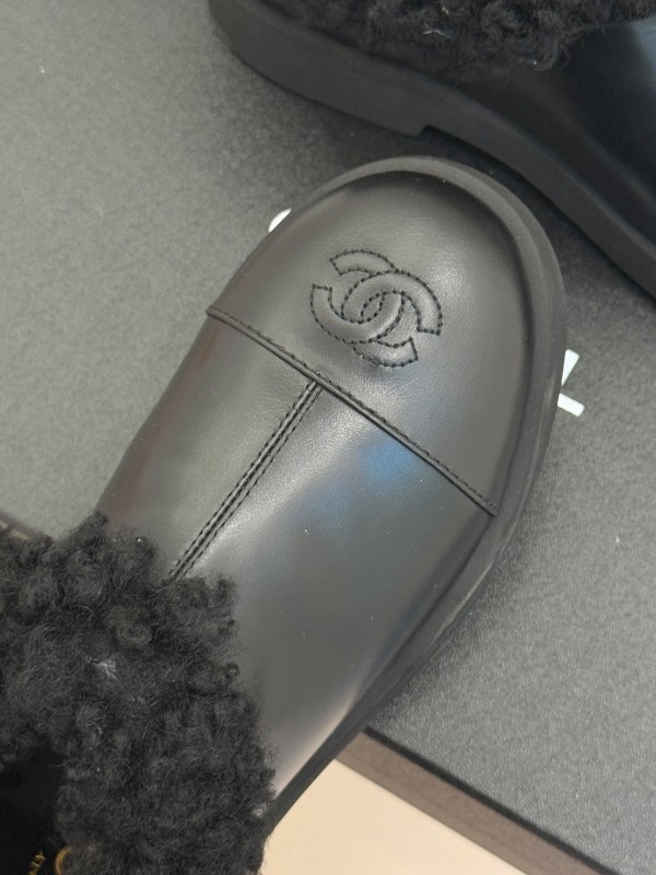Chanel 2025/SS Double C Color-Block Shearling Snow Boots - KFY00270
