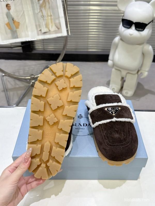 Prada Fall/Winter New Mule Slippers Triangle Buckle Bread Toe Half Slippers - KFY00270