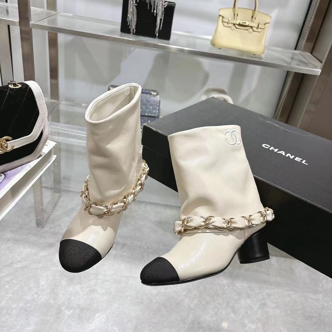 Chanel 2025 SS Runway Turn-Cuff Large Chain Block Heel Boots - LY00410