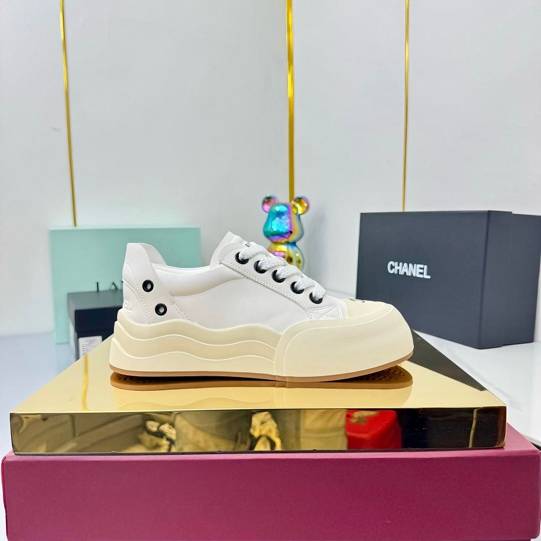 Chanel 2025 SS Casual Sneakers Panda Color Bread Shoes - LY00320