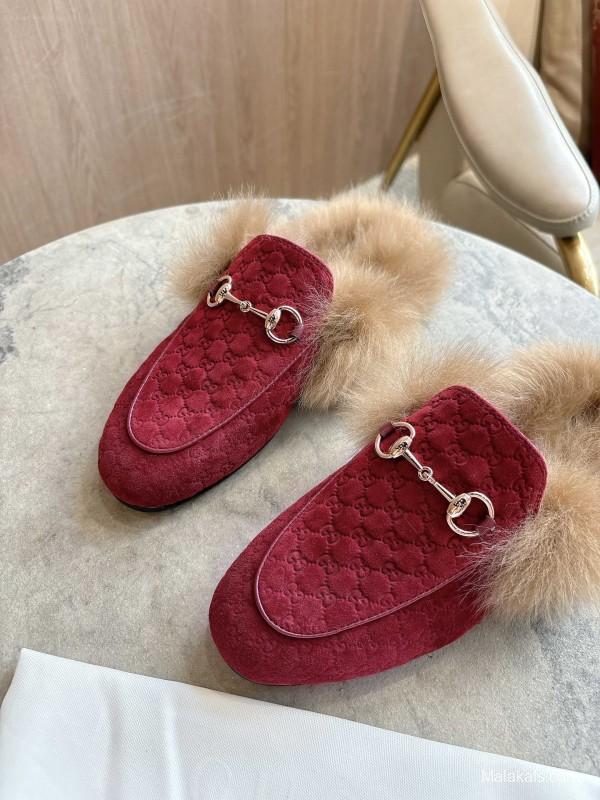 Gucci Women's Fur Mule with Double G Pattern and Horsebit Detail - LY00340
