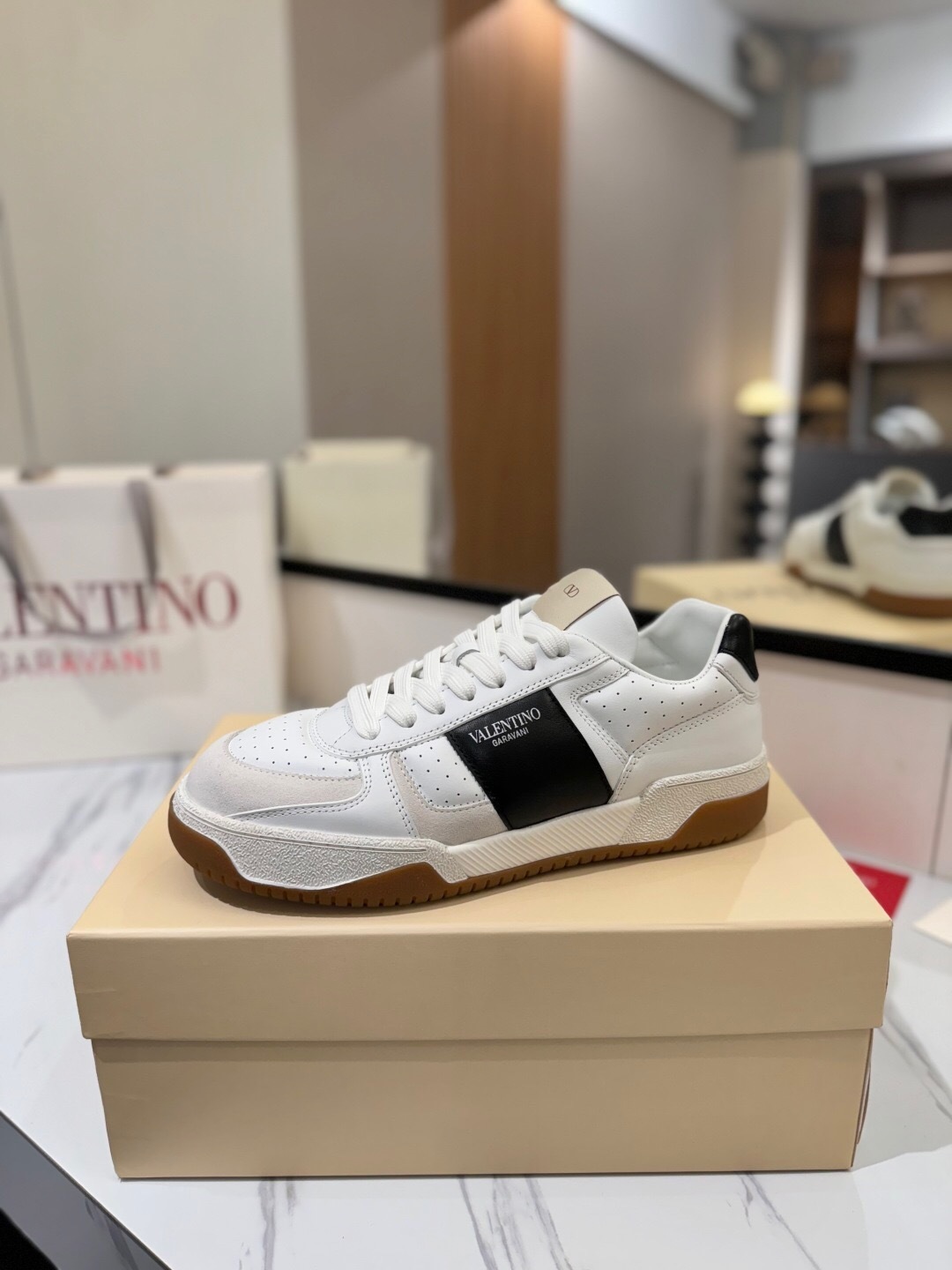 VALENTINO 2025 SS Casual Sneakers with Large V Hook-and-Loop Closure - AS00370