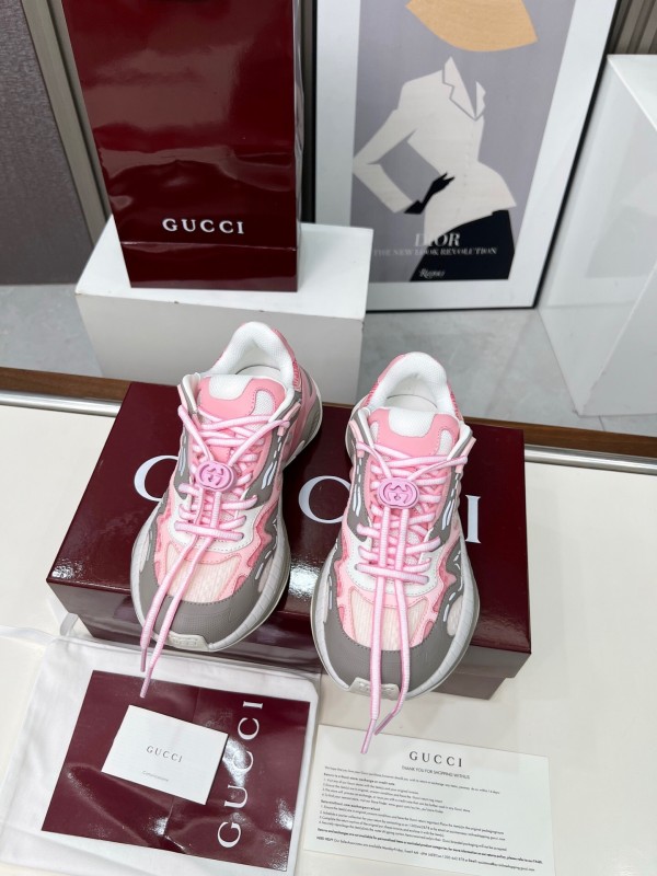 Gucci 2025 SS Collection 2.0 Sneakers with Retro-Futuristic Design and Reflective Stripes - LY00460