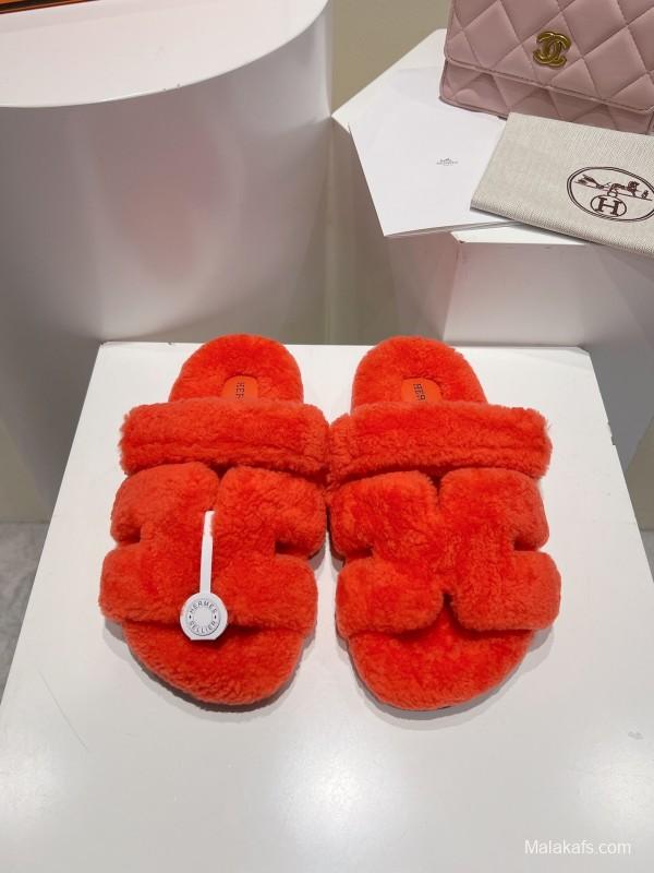 Herschel Supply Co. Love Uncle Full Wool Slippers with Wavy Fur Design - LY00270