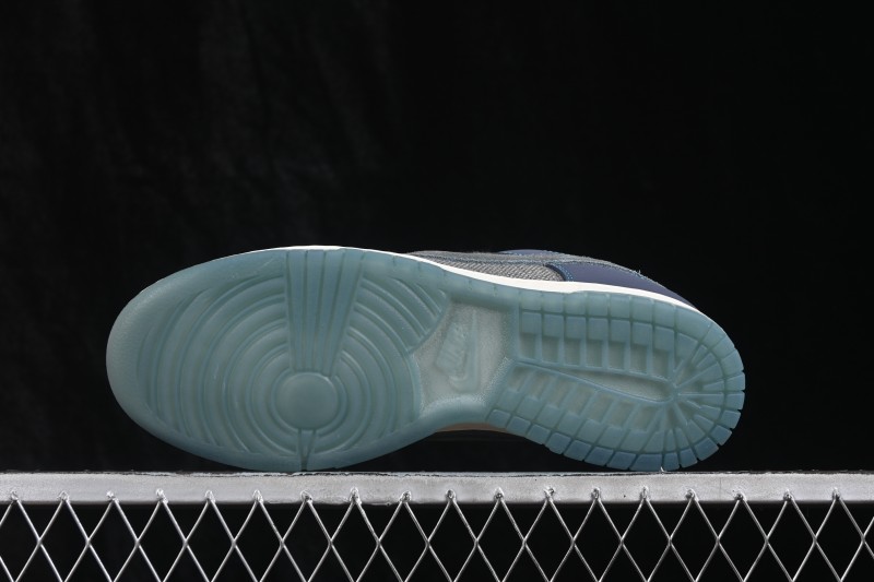 Nike SB Dunk Low Skateboarding Shoes with Cushioned Collar - IH1942-002